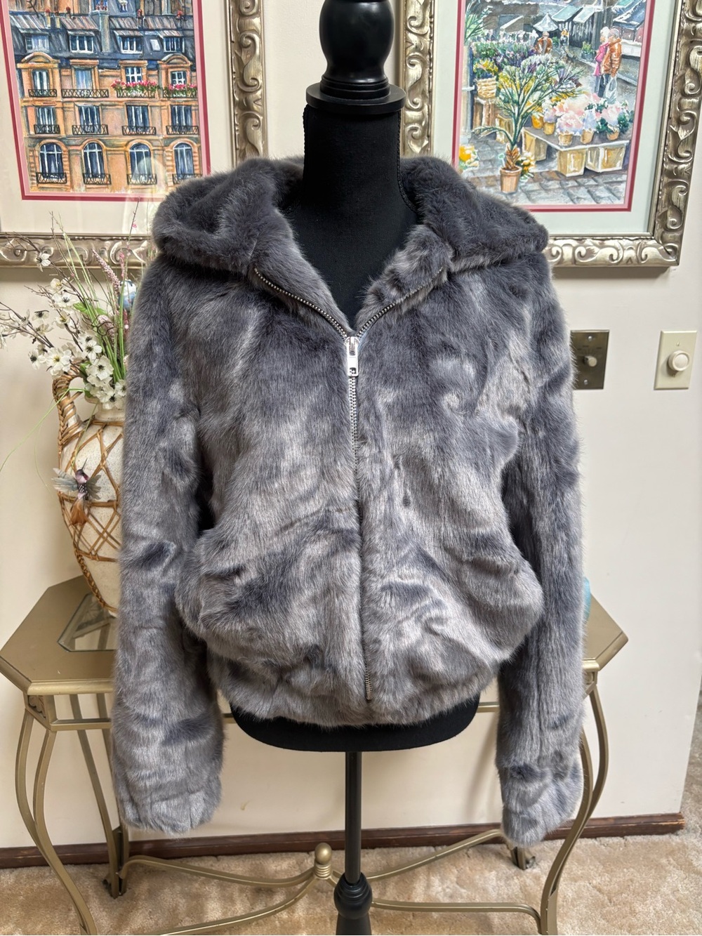 ELLA BLUE Gray Faux Fur Hooded Teddy Bomber Jacket Size S/M Cropped Plush Coat